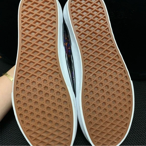 New Vans Classic Slip On Trippy Mushroom Skull Shoes women 9 & 10 - Picture 4 of 4